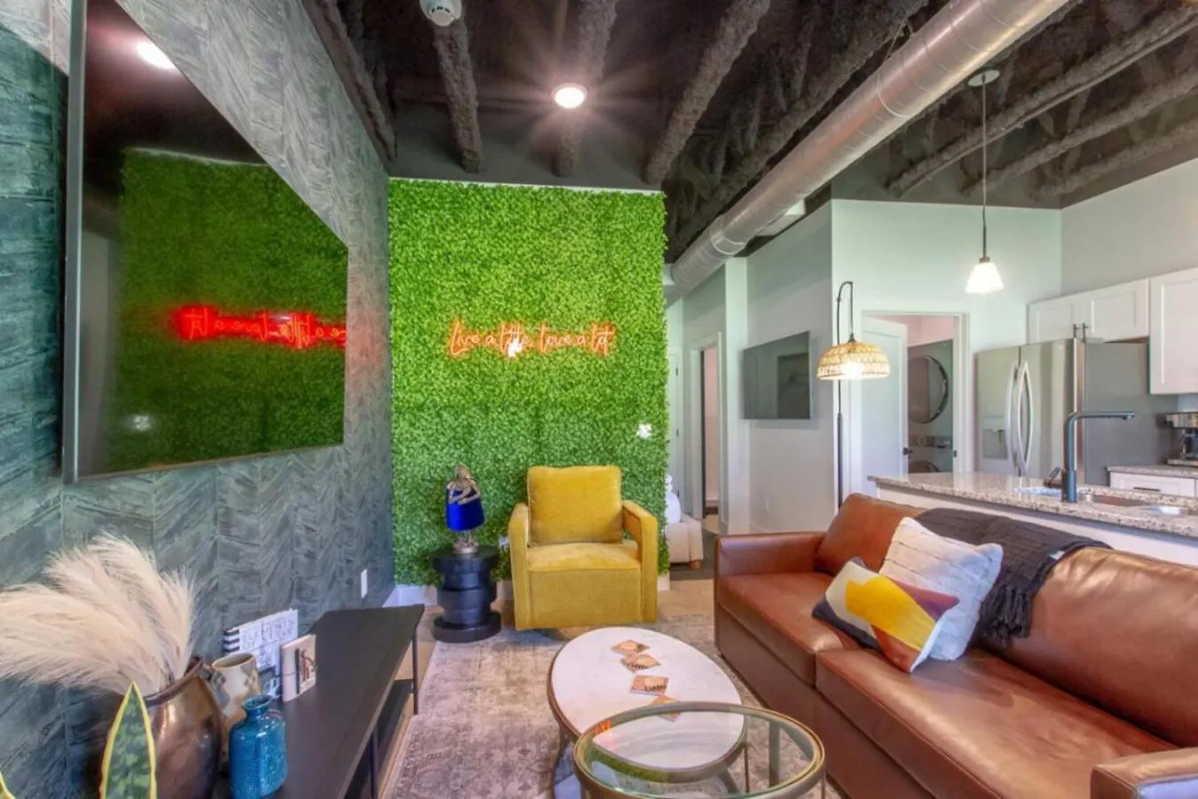 Vibrant Studio Retreat - South Nashville 0*,